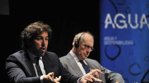 Gonzálo Delacámara (d) y Michael Hanemann (i) en el acto celebrado en el Círculo de Bellas Artes Madrid. Foto:  Pablo Cebrián, Iagua