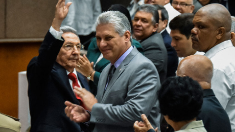 Miguel Díaz-Canel y Raúl Castro, este miércoles en la Asamblea Nacional del Poder Popular de Cuba. AFP