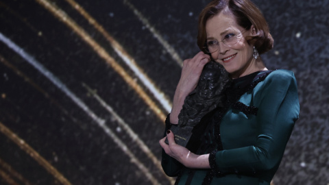 Sigourney Weaver recibe el Goya Internacional. / Chema Moya (EFE)