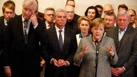 La canciller alemana y líder de la CDU, Angela Merkel, en una comparecencia ante la prensa tras fracasar las negociaciones para formar un nuevo gobierno germano. REUTERS/Hannibal Hanschke