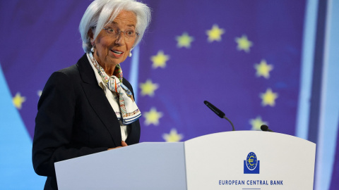 La presidenta del BCE, Christine Lagarde, durante la rueda de prensa tras la reunión del Consejo de Gobierno de la entidad, en su sede en Fráncfort. REUTERS/Kai Pfaffenbach