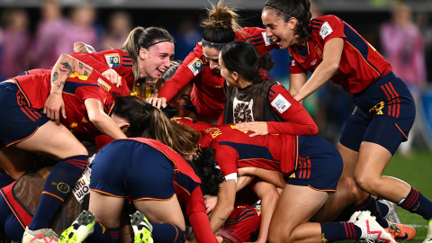 Las jugadoras de la selección española de fútbol femenino celebran su victoria tras ganar la Final del Mundial