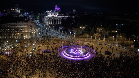 Vista aérea con centenares de personas durante la manifestación convocada por la Comisión 8M por el Día Internacional de la Mujer, a 8 de marzo de 2024, en Madrid