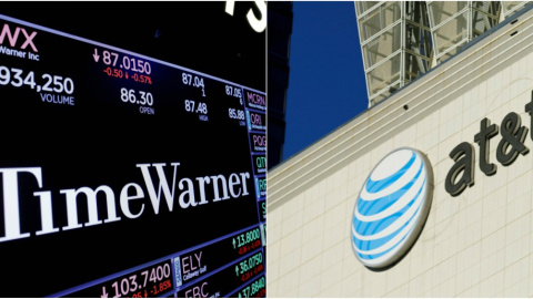 El logo de Time Warner en una pantalla en la Bolsa e Nueva York (NYSE), y el de AT&T, en un edificio en el centro de Los Ángeles. REUTERS