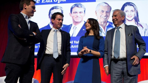 Albert Rivera, Manuel Valls, Inés Arrimadas i Mario Vargas LLosa en un acte sobre Europa / EFE