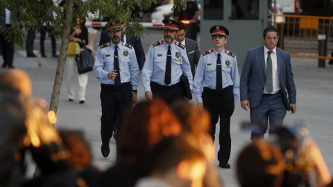 El jefe de los Mossos d'Esquadra, Josep Lluis Trapero (c), a su llegada a la Audiencia Nacional para declarar ante la juez Carmen Lamela, como investigado por sedición. EFE/Juan Carlos Hidalgo