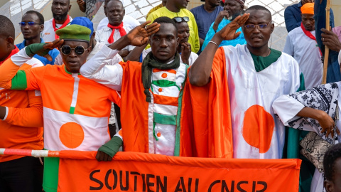 Una demostración pro junta golpista en Niamey tras la amenaza de intervención militar para restituir la democracia en Níger