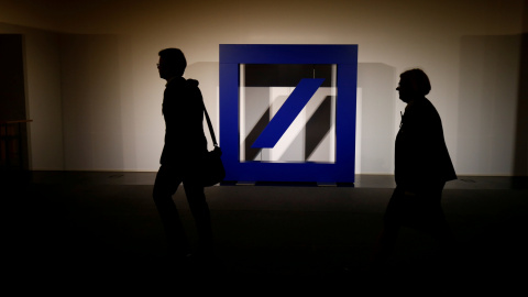 El logo de Deutsche Bank en su sede en Fráncfort, durante la celebracion de la junta de accionistas. REUTERS/Ralph Orlowski