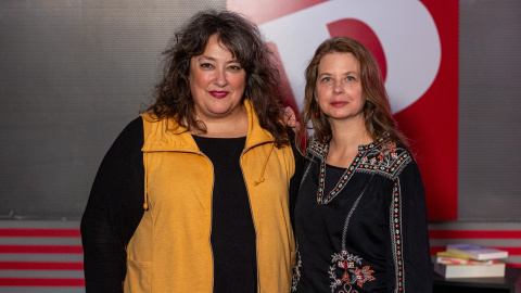 Almudena Carracedo y Virginia Pérez Alonso, en el plató de 'Público'