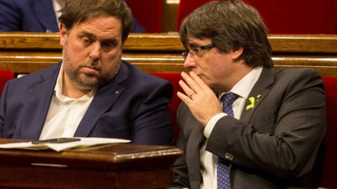 Oriol Junqueras y Carles Puigdemont en el Parlament. EFE/Archivo