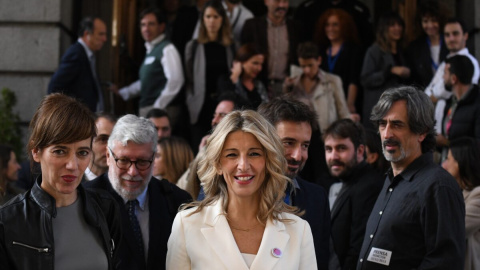 La líder de Sumar, Yolanda Díaz, junto a la portavoz parlamentaria de su grupo, Marta Lois, en el Congreso. Imagen de archivo.Fernando Sánchez / Europa Press