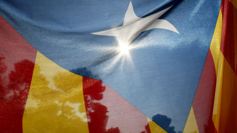 Una bandera estelada. REUTERS/Albert Gea