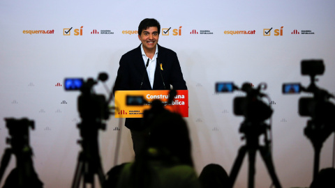 El portavoz de ERC, Sergi Sabria, tras la reunión de la comisión permanente del partido, en Barcelona. REUTERS/Jon Nazca