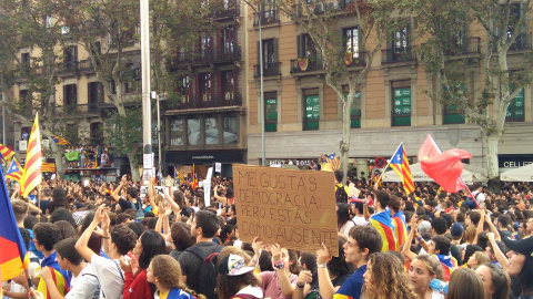 Manifestació d'estudiants universitaris al centre de Barcelona en suport al referèndum / Guillem Amatller