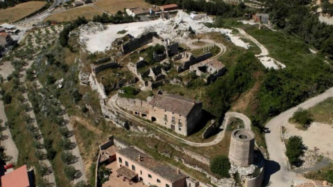 Castell d'Òdena i poble vell, a l'Anoia.