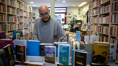 Pino, en su librería, Enclave Libros, en la calle Relatores de Madrid.- JAIRO VARGAS