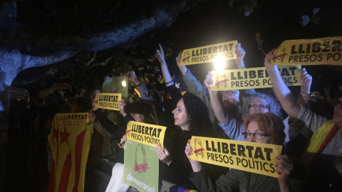 Coincentració davant el Parlament de Catalunya, en protesta per l'empresonament de vuit consellers de la Generalitat