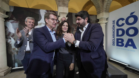 Alberto Núñez Feijóo (2i), junto a los presidentes de  la comunidad de Madrid, Isabel Díaz Ayuso; de Murcia, Fernando López Miras, y de Galicia, Alfonso Rueda (i), en acto de presentación de la Declaración de Córdoba.