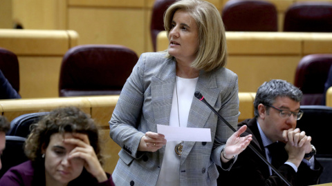 La ministra de Empleo y Seguridad Social, Fátima Báñez, durante una intervención en el pleno en el Senado, en una sesión de control al Gobierno. EFE/Kiko Huesca