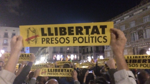 Concentració a Plaça de Sant Jaume de Barcelona per reclamar la llibertat dels presos / J.M.