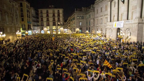 Concentració a Plaça de Sant Jaume per reclamar la llibertat dels presos polítics / EFE Quique García