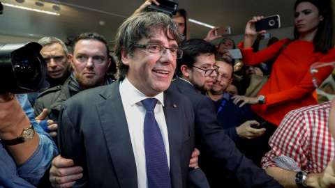 Carles Puigdemont momentos previos a la conferencia de prensa que realizó desde Bruselas. - REUTERS