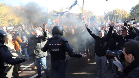 Manifestación de taxistas contra Cabify y Uber en Madrid. / EFE