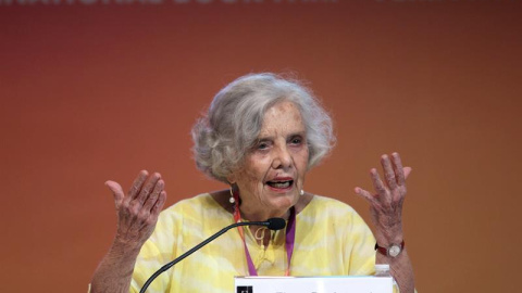 Elena Poniatowska, en la Feria Internacional del Libro (FIL), en Guadalajara. / EFE