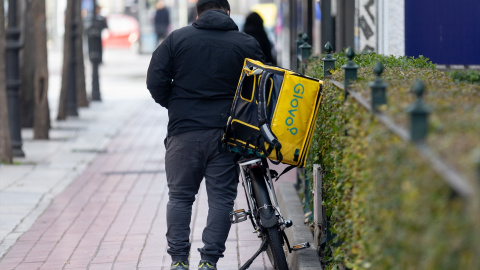 Un repartidor de Glovo, a 12 de enero de 2024, en Madrid (España).