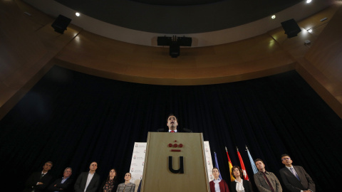 El rector de la Universidad Rey Juan Carlos, Javier Ramos, en rueda de prensa sobre  el máster de la presidenta de Madrid, Cristina Cifuentes.EFE/ Javier Lizón