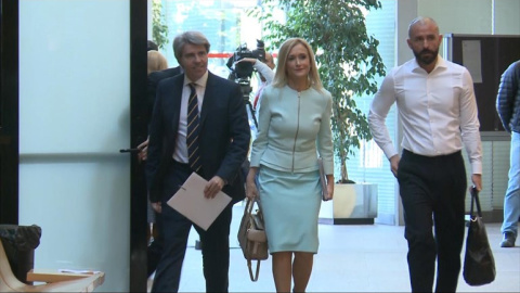 La presidenta de la Comunidad de Madrid, Cristina Cifuentes, antes de la rueda de prensa tras el Consejo de Gobierno autonómico. E.P.