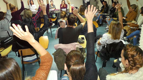 Asamblea de trabajadoras de Bershka./Público