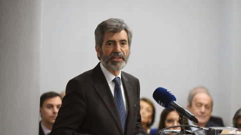 El presidente del Consejo General del Poder Judicial (CGPJ), Carlos Lesmes, durante su intervención tras recoger el II Premio a la Transparencia, Integridad y Lucha contra la Corrupción. EFE/Fernando Villar