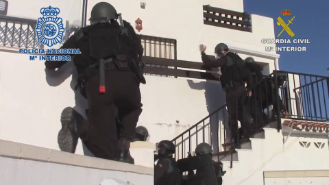 Agentes de la Guardia Civil durante la caza del 'Messi del hachís'.