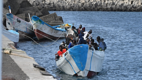 12/03/2024 Varios migrantes llegan al puerto de La Restinga, en El Hierro, Canarias, a 4 de febrero de 2024.