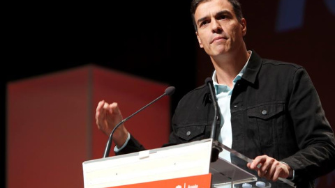 El secretario general del PSOE, Pedro Sánchez, ha defendido hoy que la Justicia actúe en un Estado democrático, pero ha reivindicado que "la única solución" al "problema" de Cataluña se encuentra en la vía "política" y no en la penal. En estos té