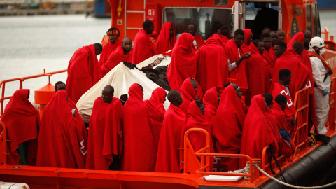 Parte de un grupo de migrantes que fueron rescatados por los servicios de salvamento Marítimo en pasado 19 de octubre.REUTERS/Archivo