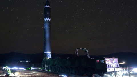 Vista del cohete balístico intercontinental recientemente desarrollado por Corea del Norte. REUTERS