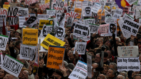 Manifestación de jubilados reclamando pensiones más justas, en Madrid. REUTERS/Sergio Perez