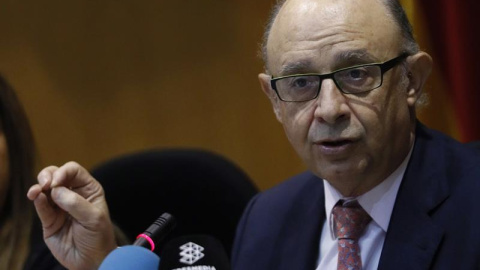 El ministro de Hacienda, Cristóbal Montoro, durante la apertura de la II Jornada sobre Función Pública organizada por Fedeca. / EFE