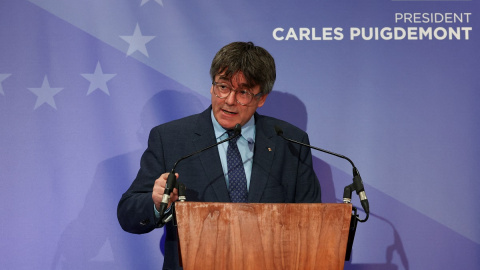 El líder separatista catalán Carles Puigdemont habla durante una conferencia de prensa en Bruselas, Bélgica, el 5 de septiembre de 2023.