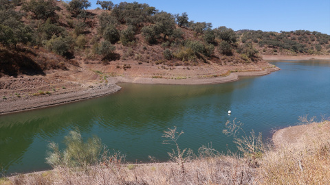 Vista general del Embalse de la MInilla, a 29 de agosto de 2023 en Sevilla (Andalucía, España).