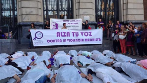 Acto de protesta contra la violencia machista en Zaragoza. Imagen: @COFZgz