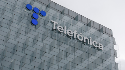 Fachada de la sede de Telefónica, a 6 de marzo de 2023, en Madrid.