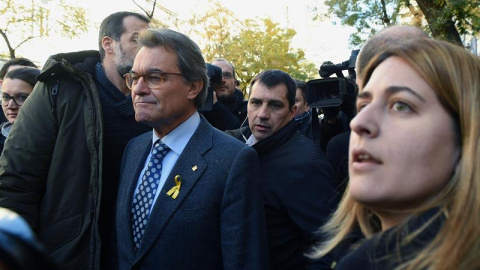 El expresidente de la Generalitat y presidente del PDeCAT, Artur Mas, junto a la coordinadora general del PDeCAT, Marta Pascal, a su llegada al Tribunal Supremo./ EFE