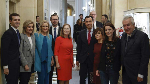 Muchos y conocidos dirigentes del PP arroparon a Martínez-Maillo en su conferencia en Madrid. | EMILIO NARANJO (EFE)