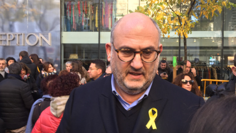 El portaveu de JuntsxCat, Eduard Pujol, davant l'entrada del Tribunal Suprem. /El portaveu de JuntsxCat, Eduard Pujol, davant l'entrada del Tribunal Suprem. / Marià de Delàs.