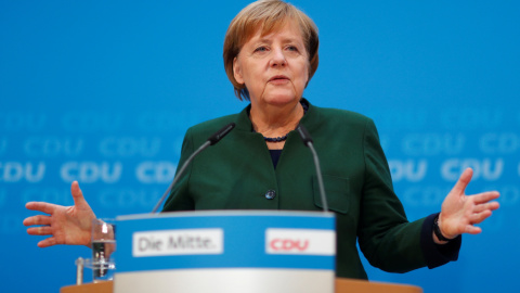 La canciller alemana en funciones Angela Merkel, en la rueda de prensa que ha ofrecido tras la reunión de su partido, la CDU, en Berlin. REUTERS/Hannibal Hanschke