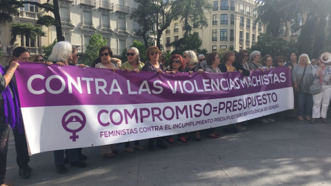 Concentración feminista ante el Congreso. EUROPA PRESS