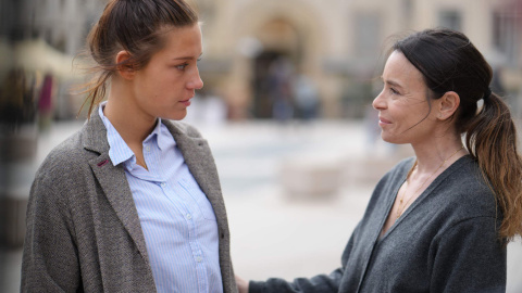 Adèle Exarchopoulos interpreta a una víctima de agresion sexual y Elodie Bouchez, a una voluntaria del sistema (La Aventura Audiovisual)